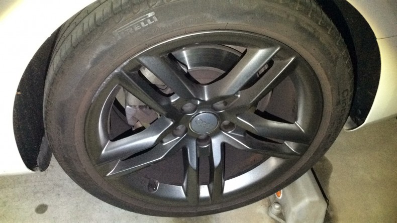 タイヤホイール前