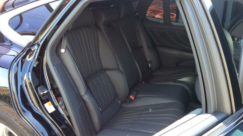 内装後方シート