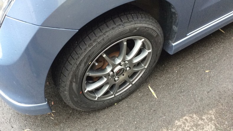 タイヤホイール前