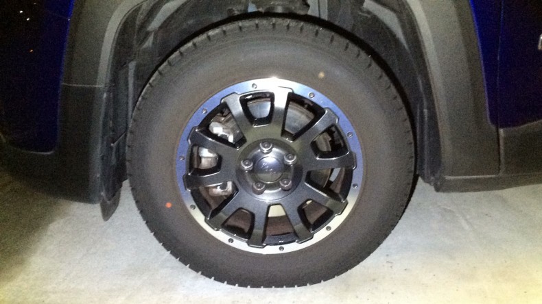 タイヤホイール前