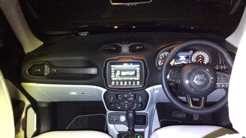 内装インパネ全体