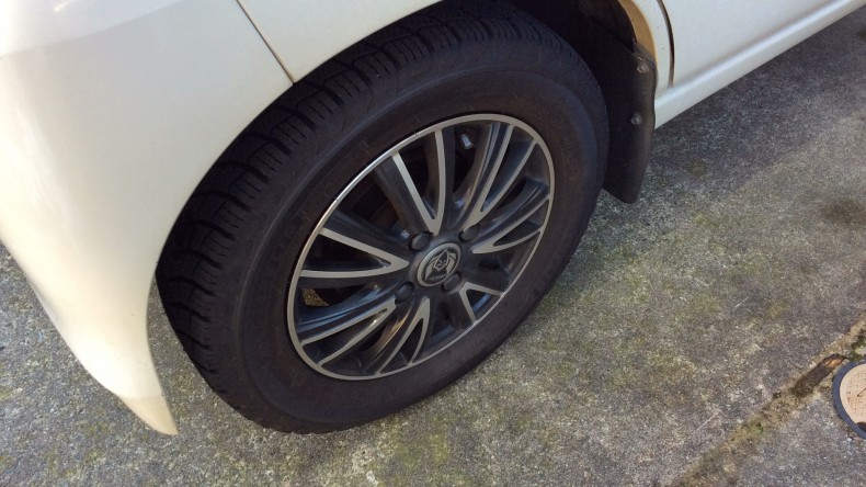 タイヤホイール前