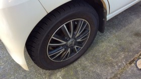 タイヤホイール前