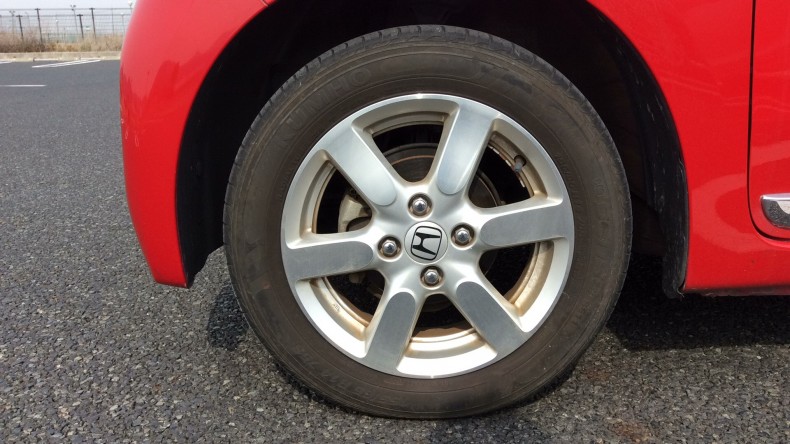 タイヤホイール前