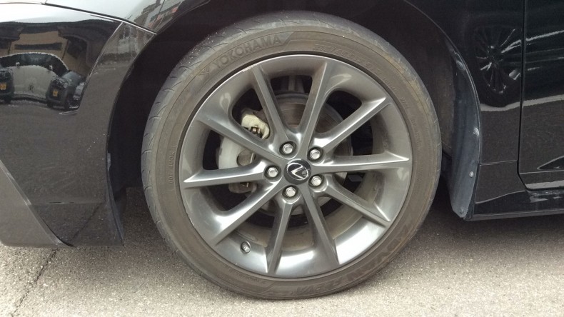 タイヤホイール前