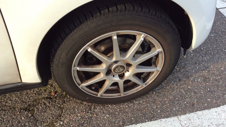 タイヤホイール前