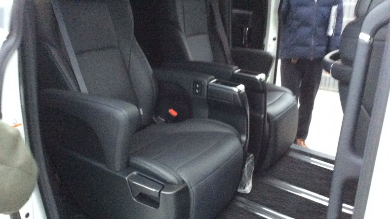 内装後方シート