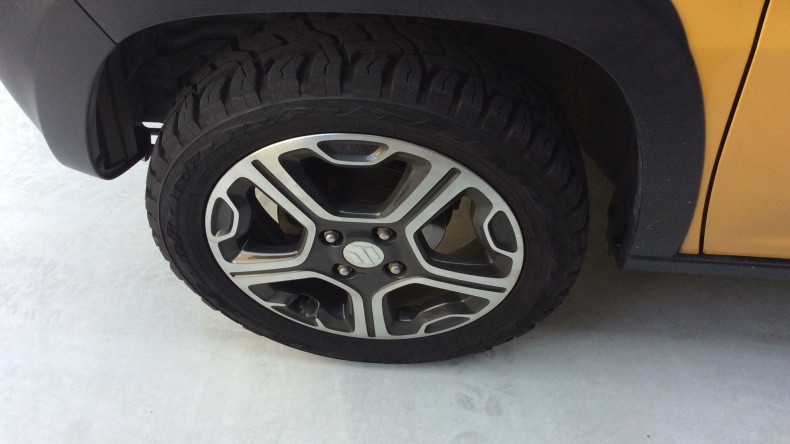 タイヤホイール前