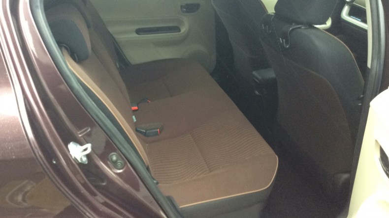 内装後方シート