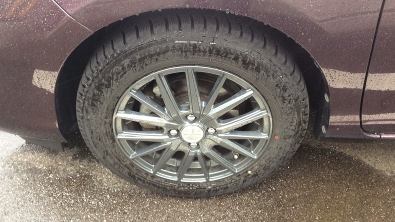 タイヤホイール前