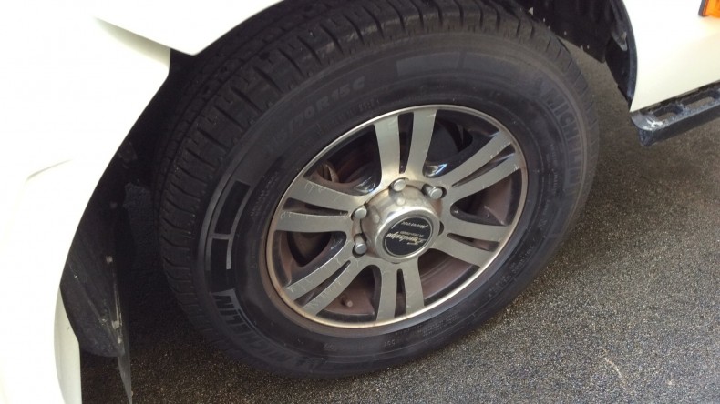 タイヤホイール前