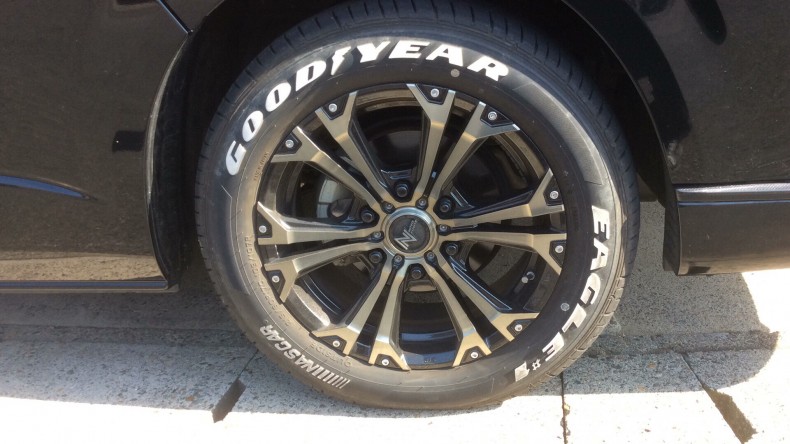 タイヤホイール前