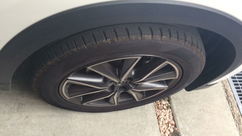 タイヤホイール前