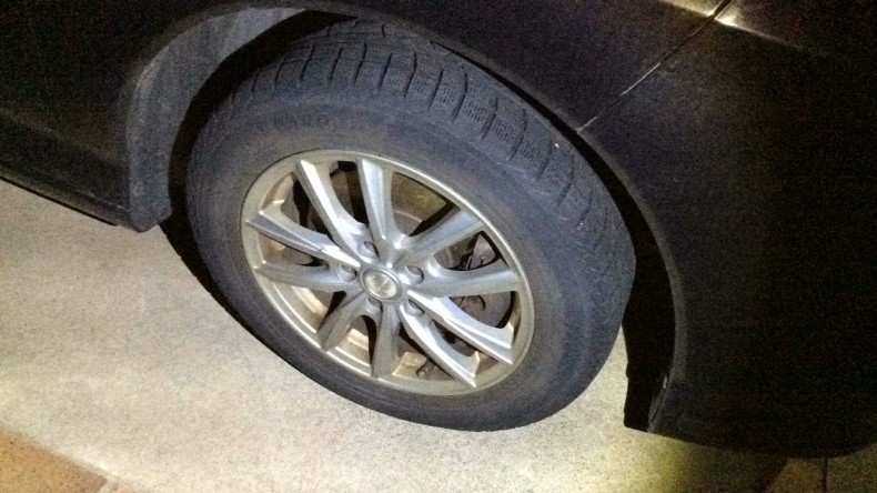 タイヤホイール前