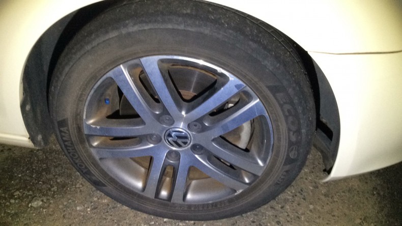 タイヤホイール前