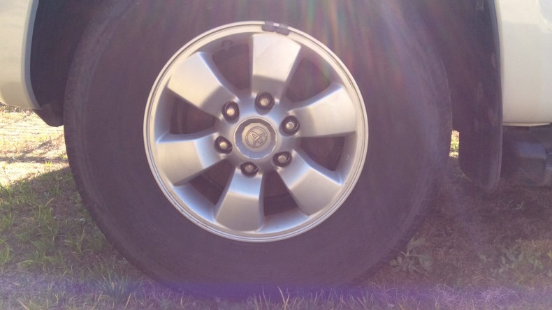 タイヤホイール前