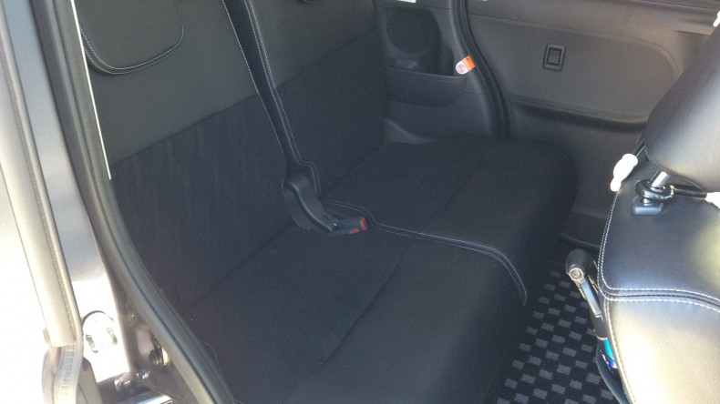 内装後方シート