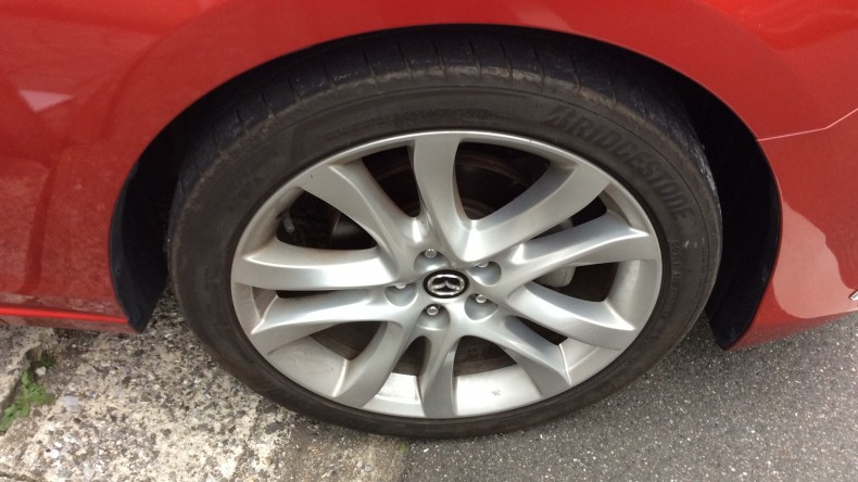 タイヤホイール前