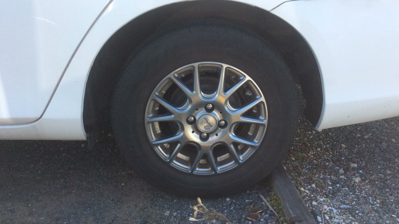 タイヤホイール前