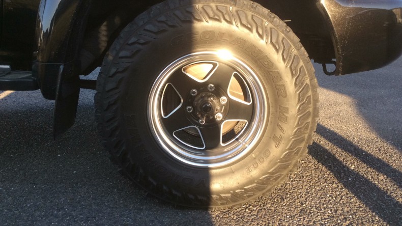 タイヤホイール前