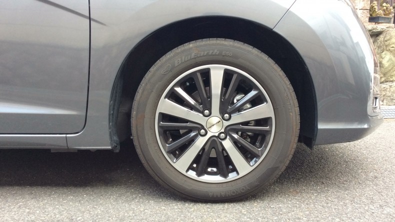 タイヤホイール前