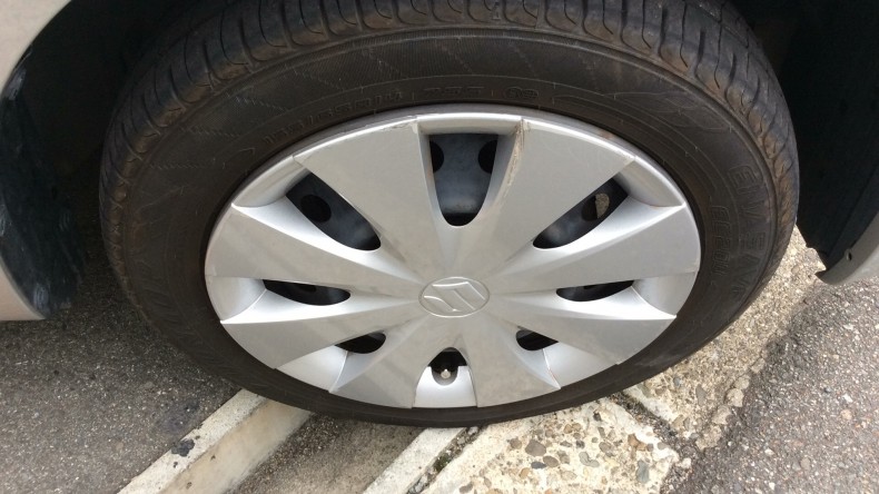 タイヤホイール前