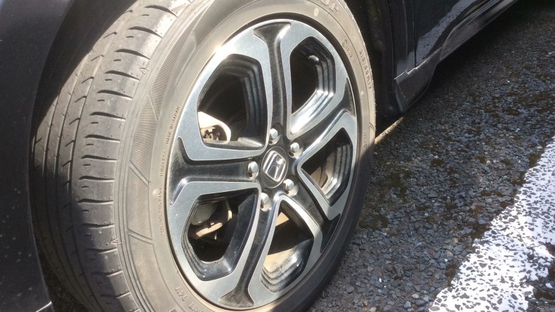 タイヤホイール前