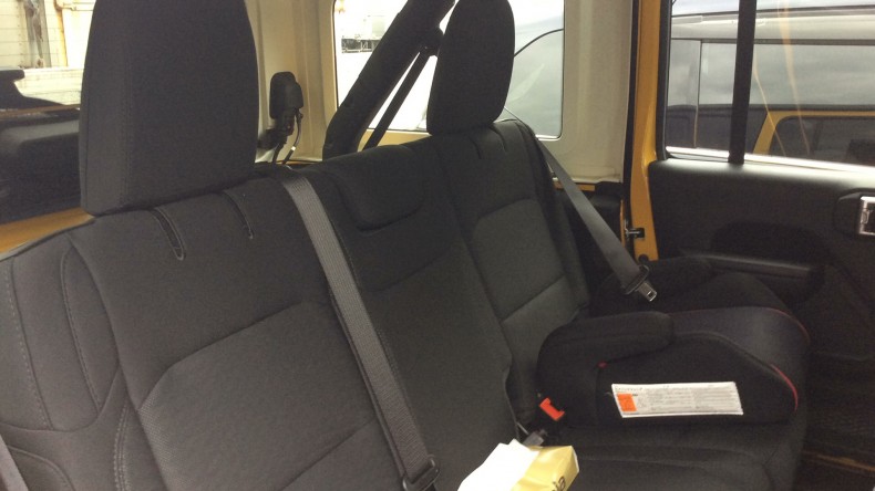 内装後方シート