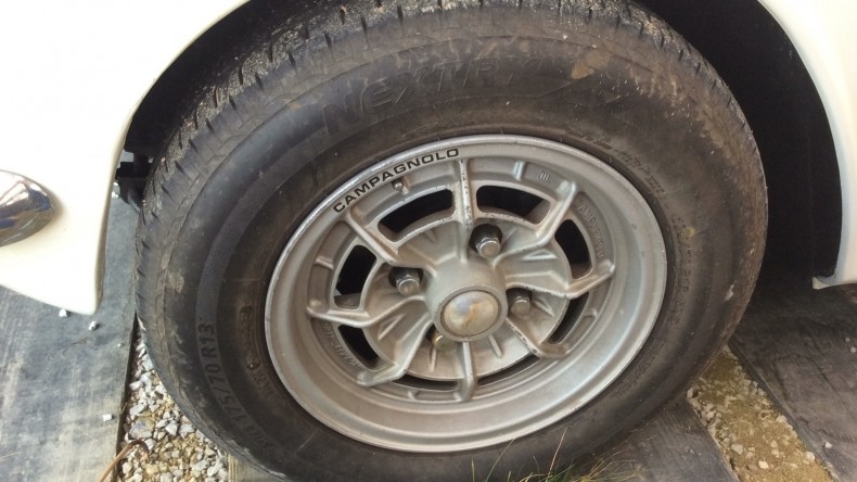 タイヤホイール前