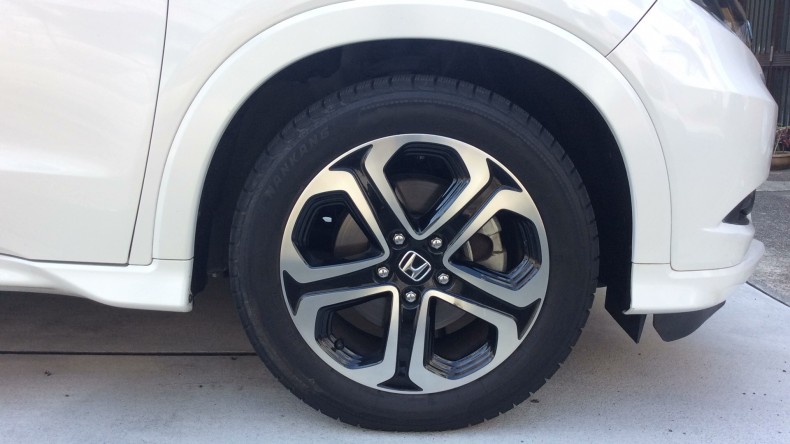 タイヤホイール前