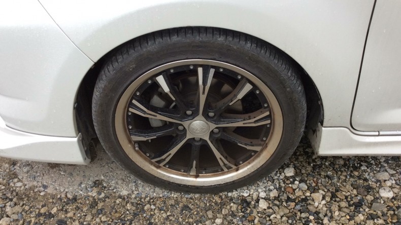 タイヤホイール前