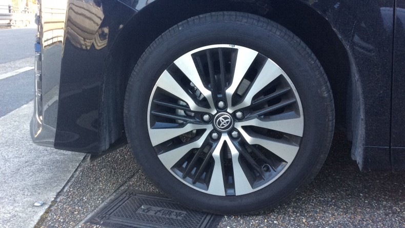 タイヤホイール前