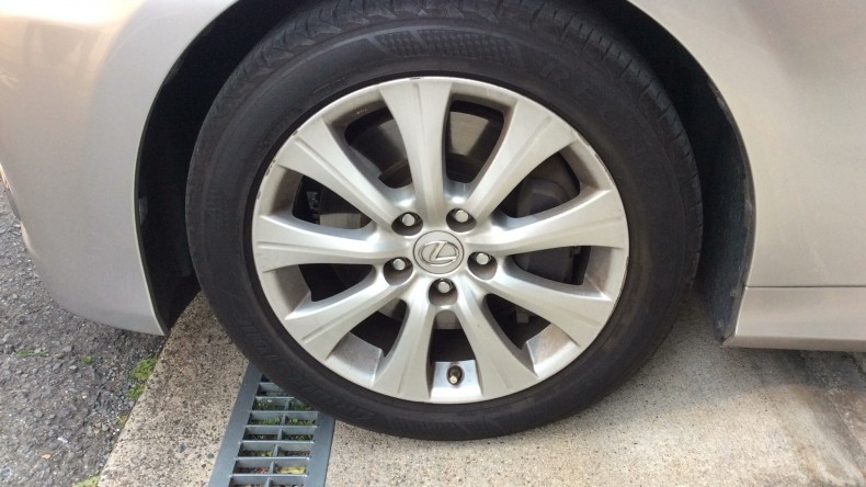 タイヤホイール前