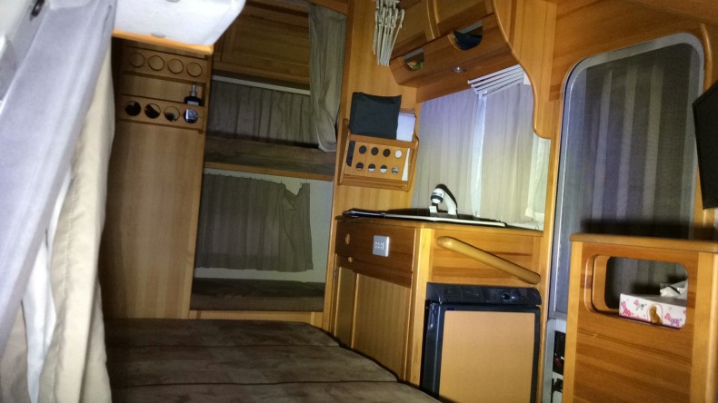 内装後方シート