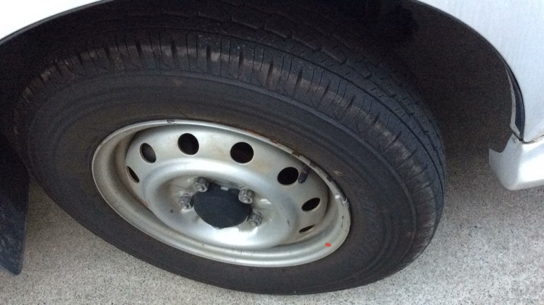 タイヤホイール前