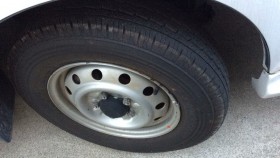 タイヤホイール前