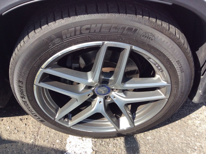 タイヤホイール前