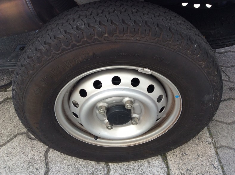 タイヤホイール前