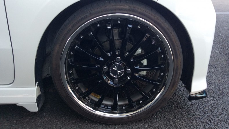 タイヤホイール前