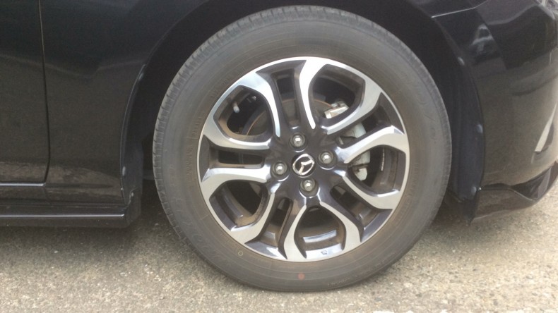 タイヤホイール前