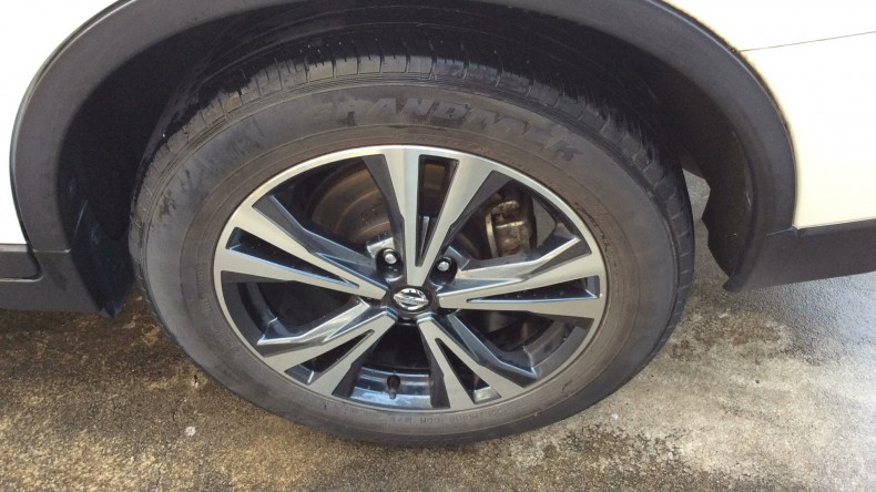 タイヤホイール前