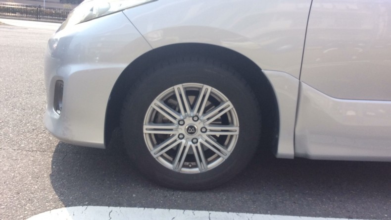 タイヤホイール前