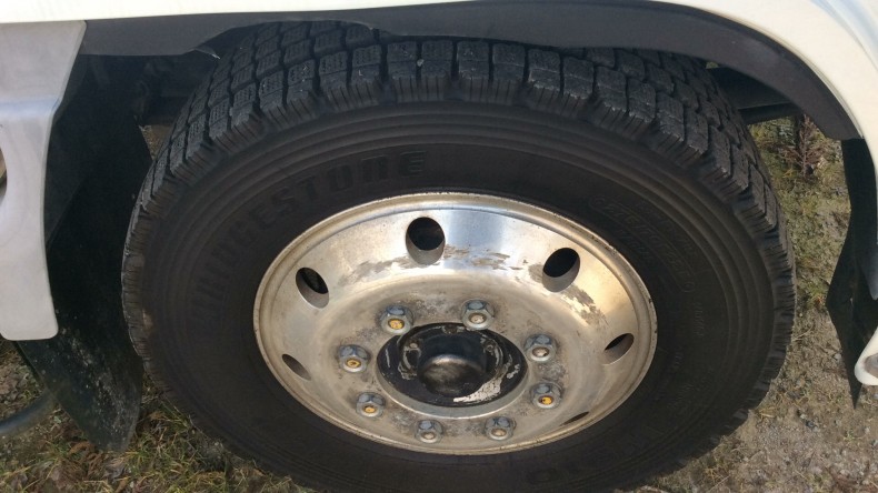 タイヤホイール前