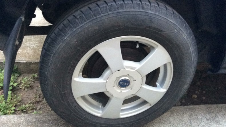 タイヤホイール前