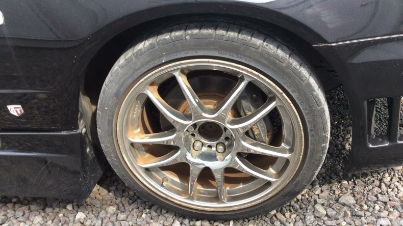 タイヤホイール前