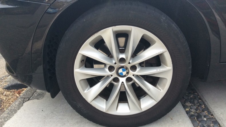 タイヤホイール前