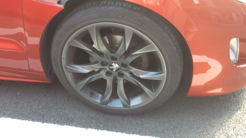 タイヤホイール前