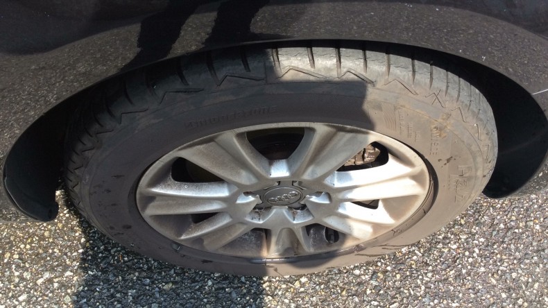 タイヤホイール前