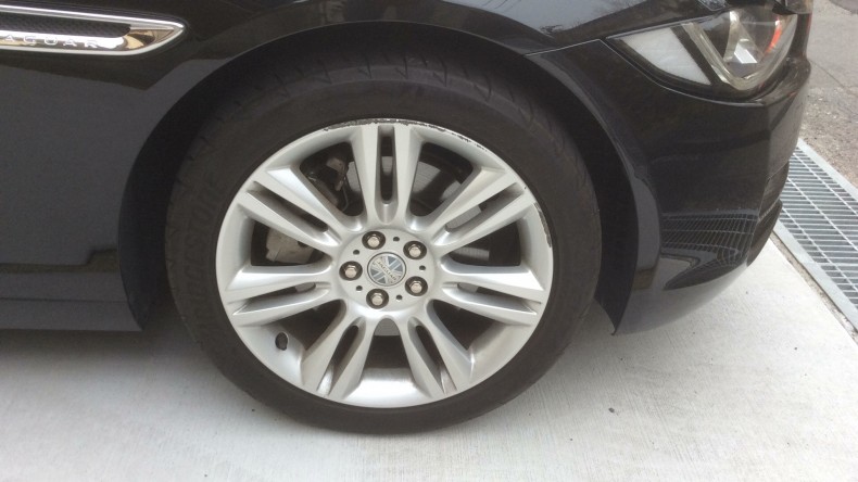 タイヤホイール前