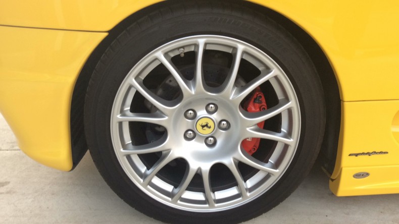 タイヤホイール前